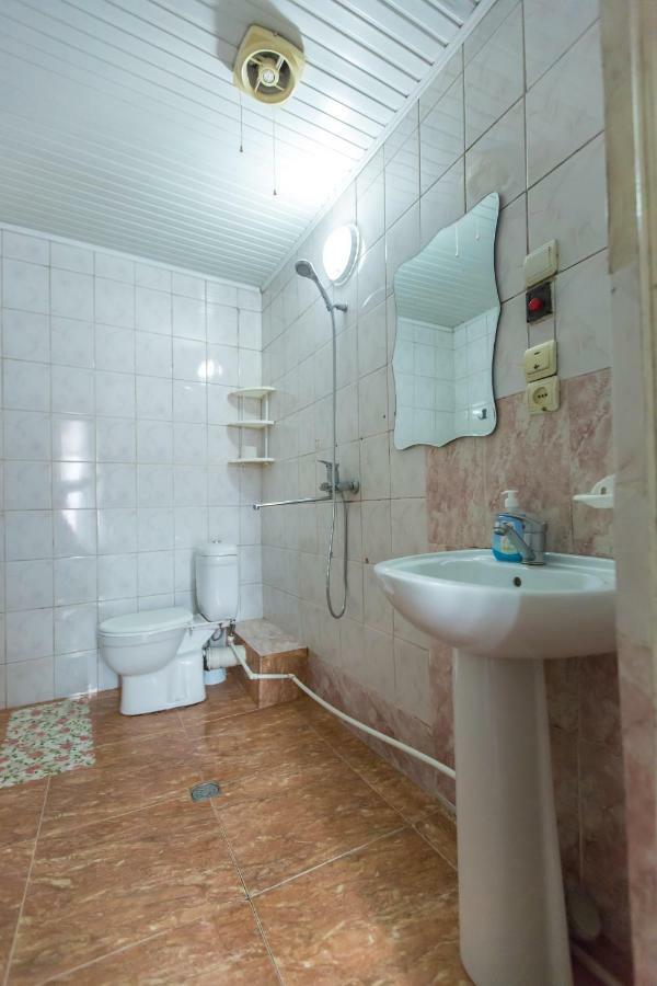 Квартира У Бульвара 1 Batoemi Buitenkant foto
